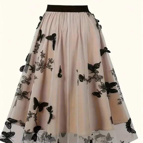 BOUTIQUE 3-D BUTTERFLY MESH SKIRT - Picture 2 of 4